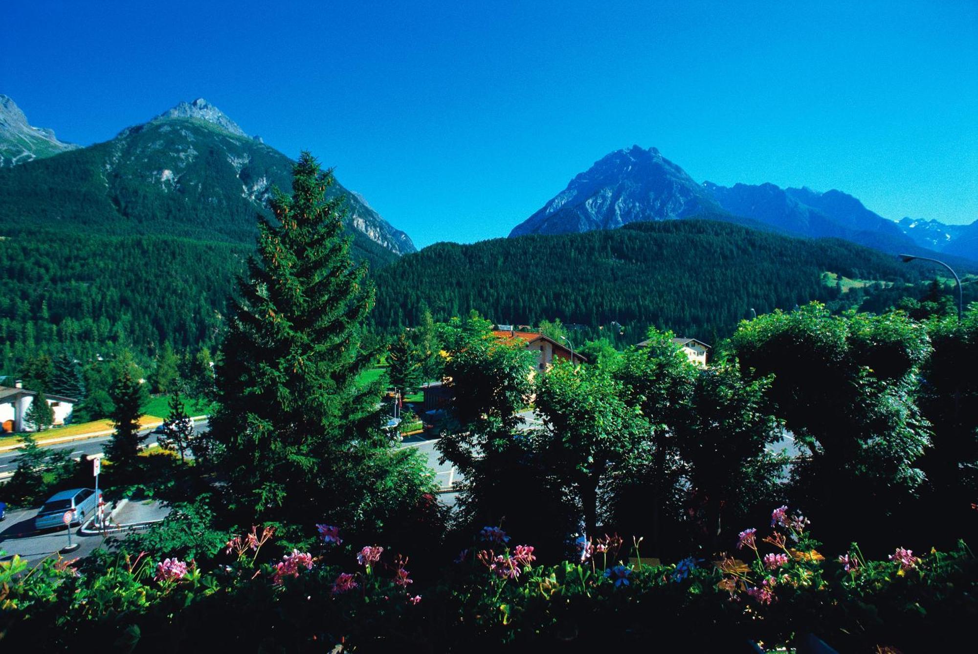 Hotel Bellaval Scuol Exterior photo
